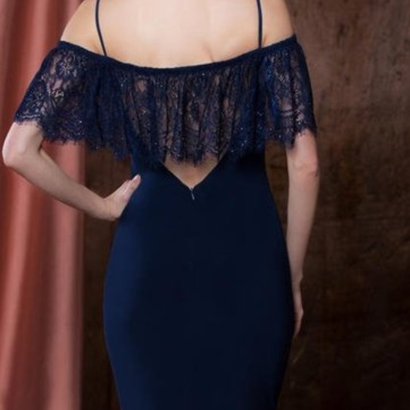 💲Sale💲 Wine Sheer Lace Off Shoulder Sheath Gown ❤️HOST PICK❤️ - Picture 2 of 3